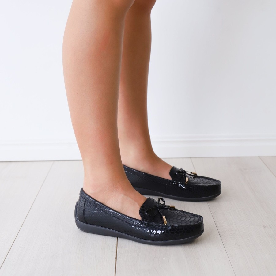 Flats & Sandals LEISURES | Erin Black Croc Patent