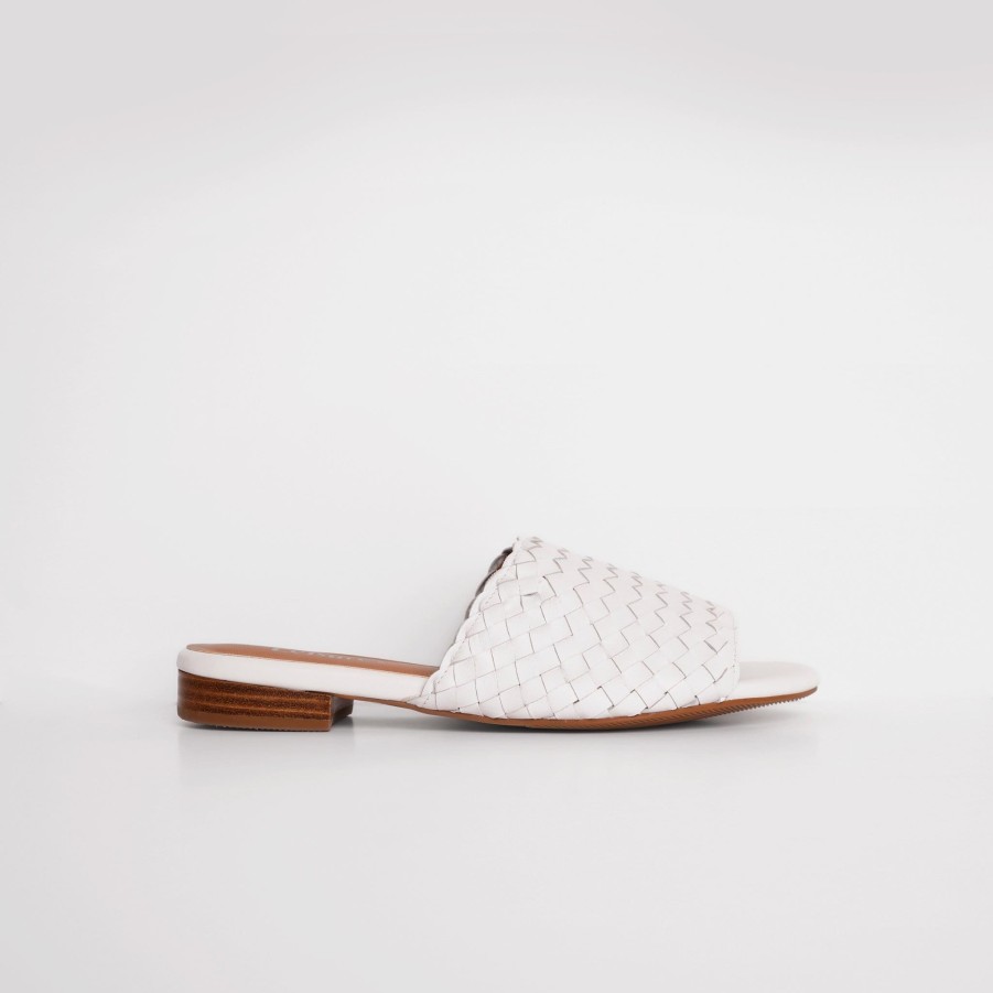 Flats & Sandals LEISURES | Robyn